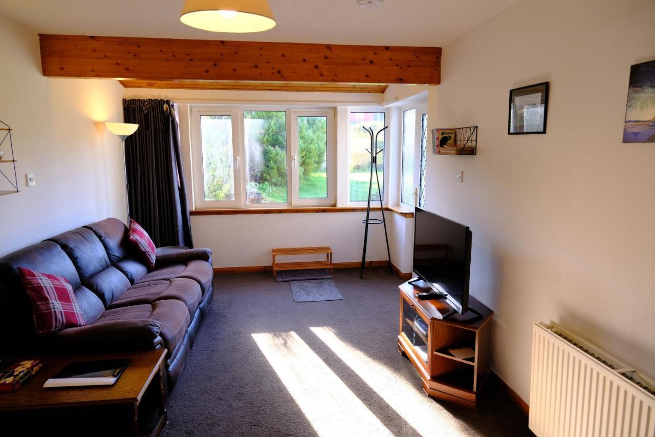 Lovely 1-Bedroom Apartment With Free Parking Inverness Bagian luar foto