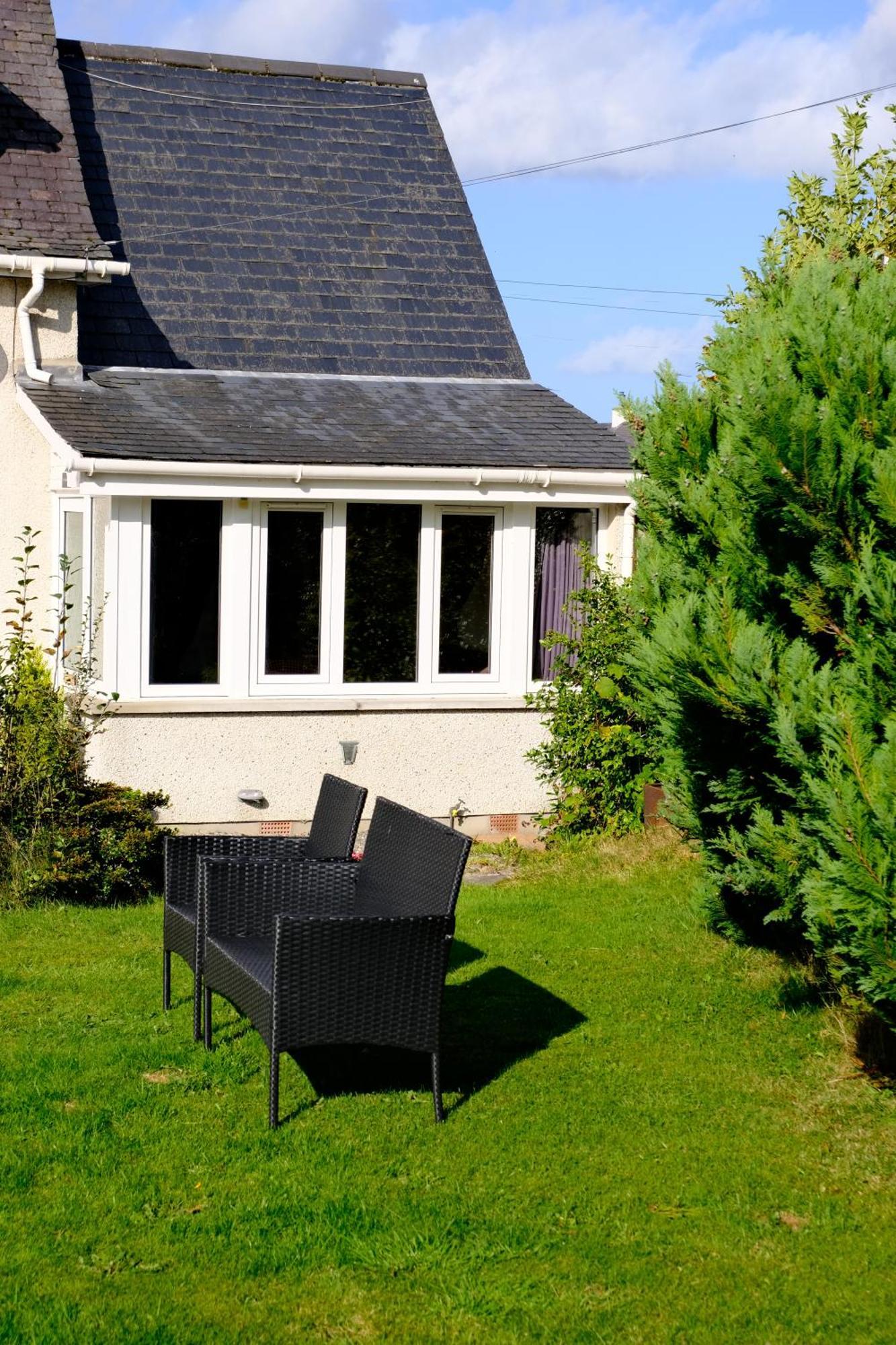Lovely 1-Bedroom Apartment With Free Parking Inverness Bagian luar foto